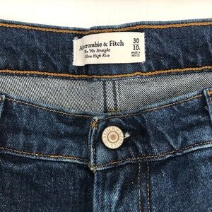 Abercrombie & Fitch Ultra High Rise 90s Straight Jean